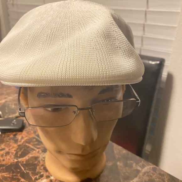 Bee Hat Nen’s White Nylon Knit Newsboy Cabbie Hat Size Small - Picture 10 of 10
